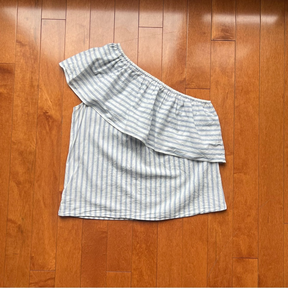Linen blend ruffled One-Shoulder Top